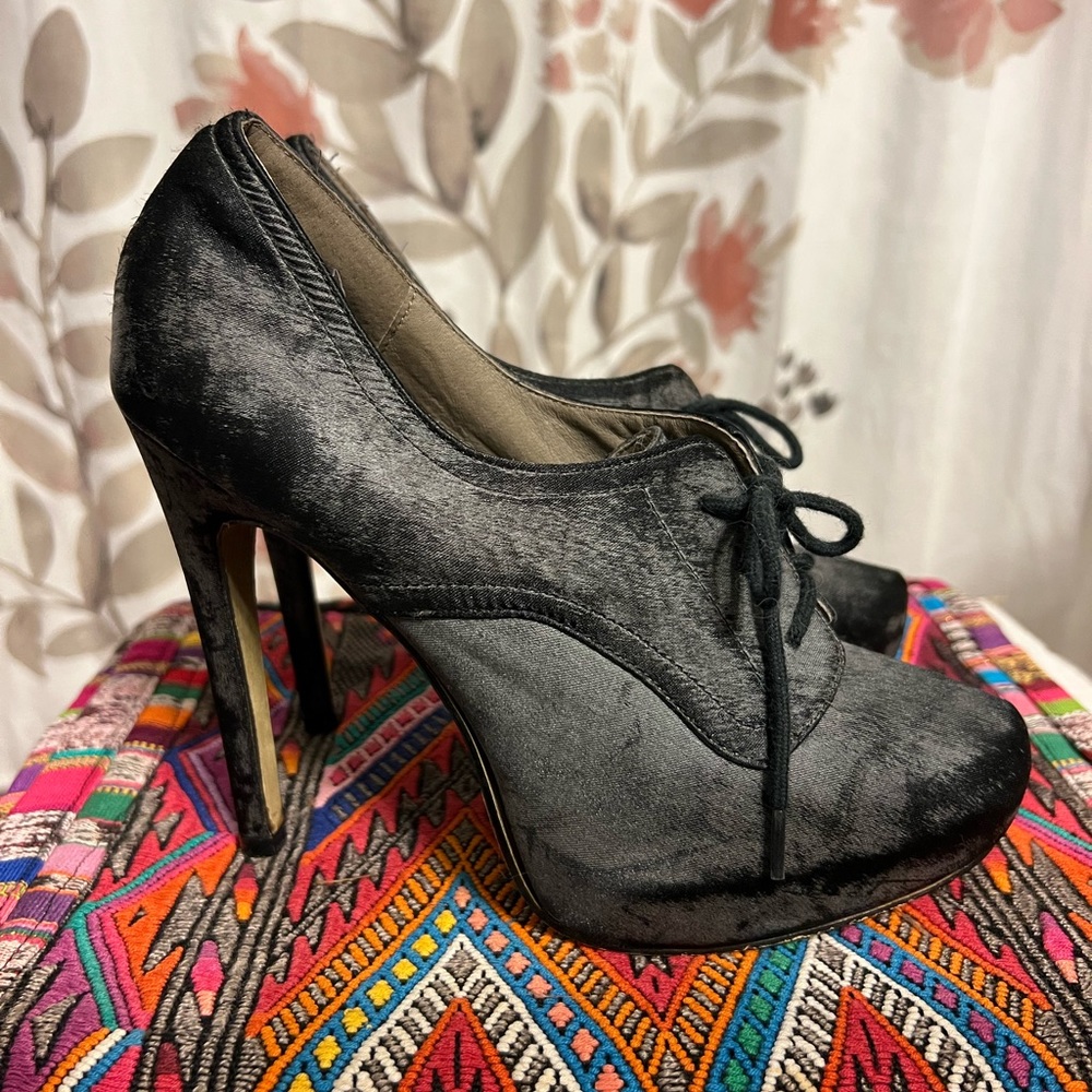 Lace-up Heels - Picture 2 of 6